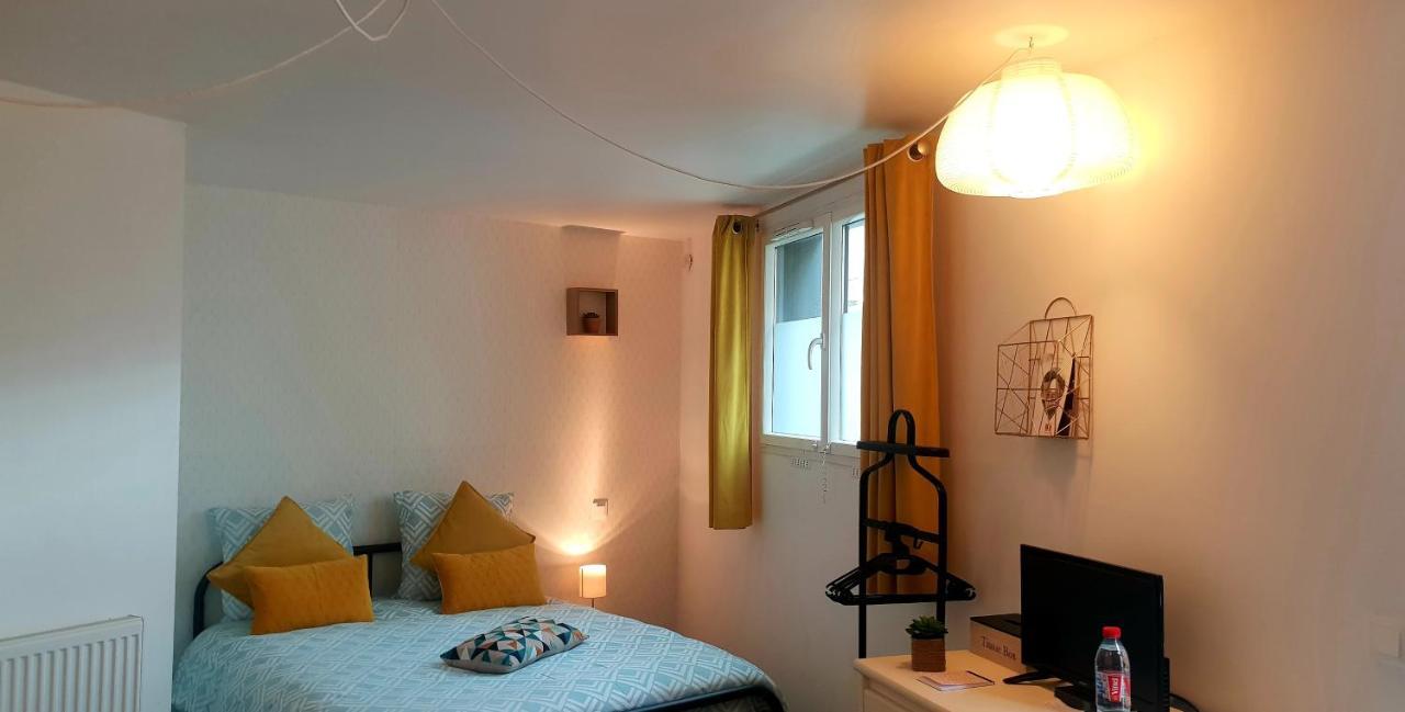 Studio Centre Apartment Dinan Luaran gambar