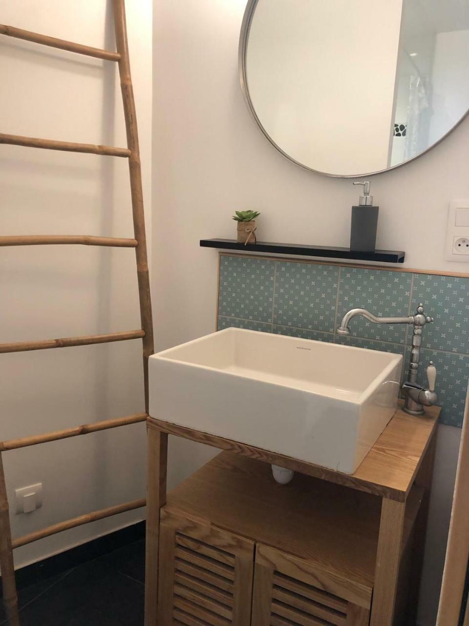 Studio Centre Apartment Dinan Luaran gambar