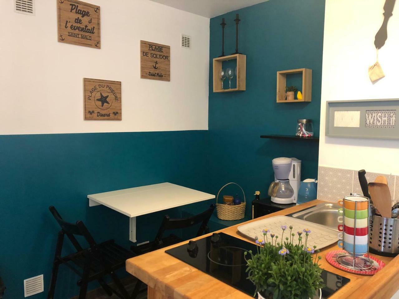 Studio Centre Apartment Dinan Luaran gambar